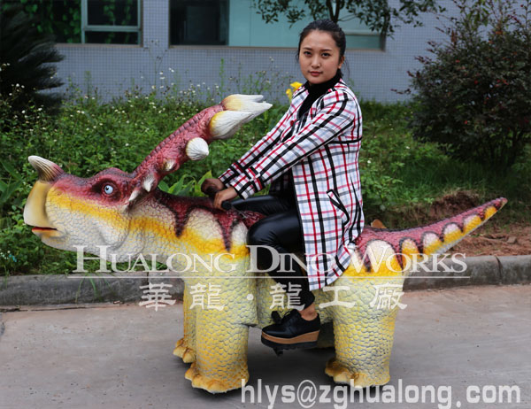 華龍藝術(shù)兒童騎乘恐龍小車